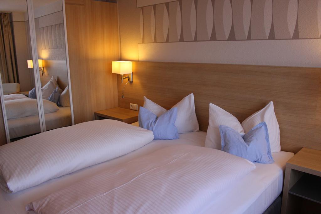 Hotel Gasthof Roessle Stetten am Kalten Markt Room photo